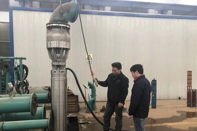 流量1200立方、楊程18米的不銹鋼304材質(zhì)潛水泵測試合格