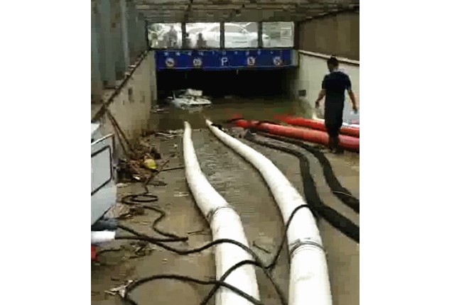 二環(huán)支路沙口路，山東消防兩臺，我們三臺潛水泵同時運行，一切正常了